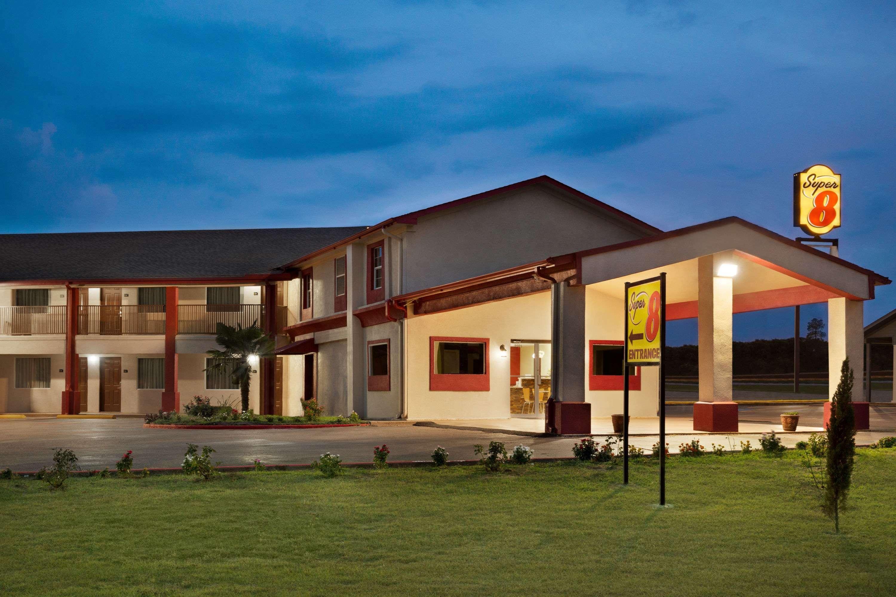Super 8 By Wyndham Corsicana Exterior photo
