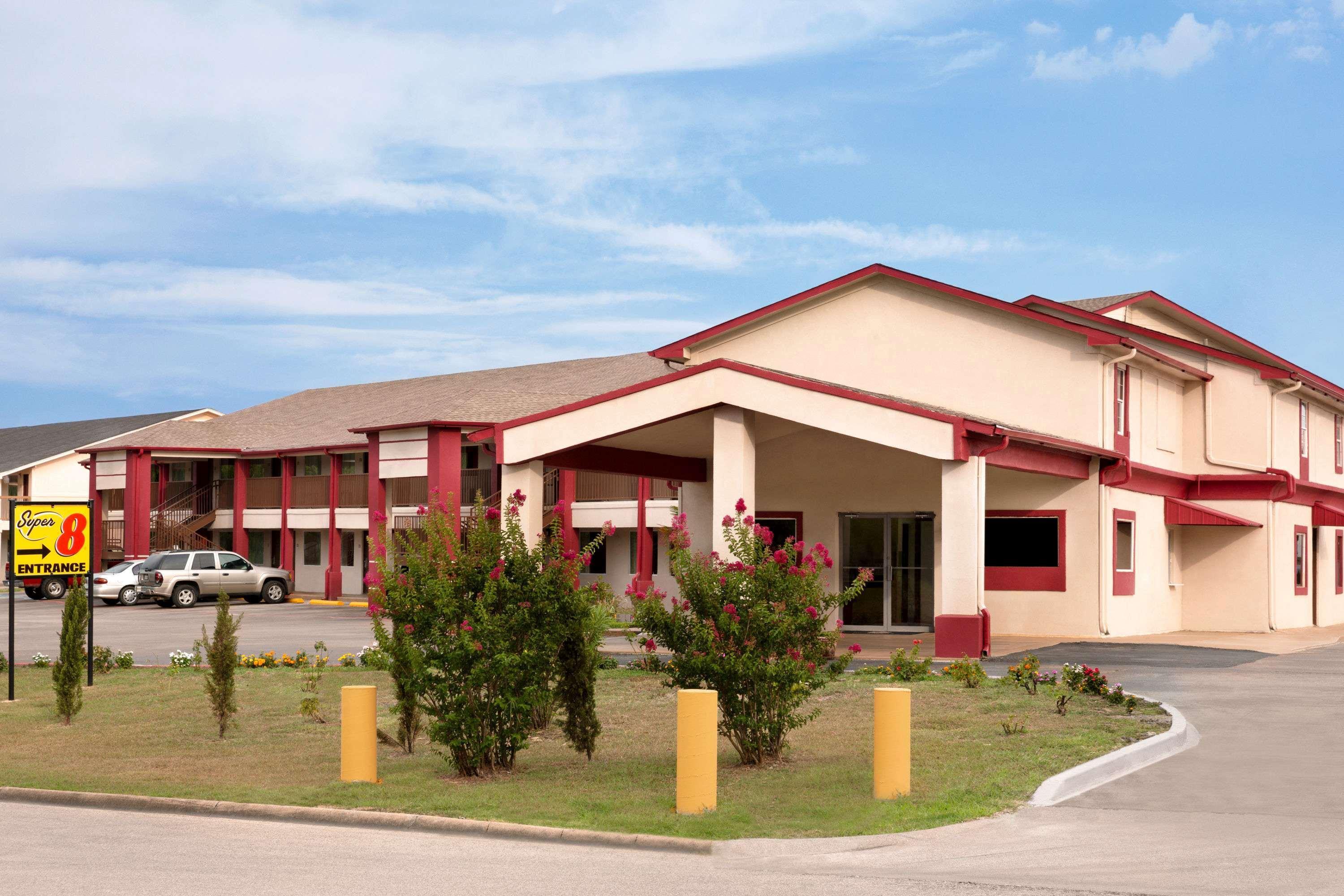 Super 8 By Wyndham Corsicana Exterior photo