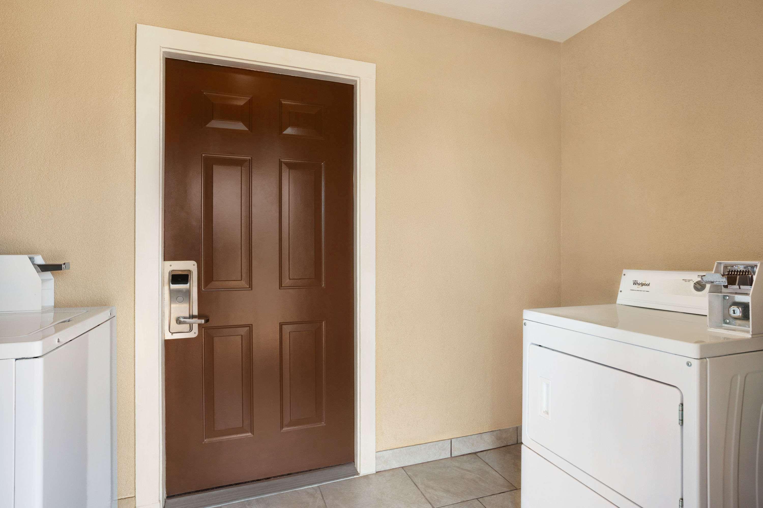 Super 8 By Wyndham Corsicana Exterior photo