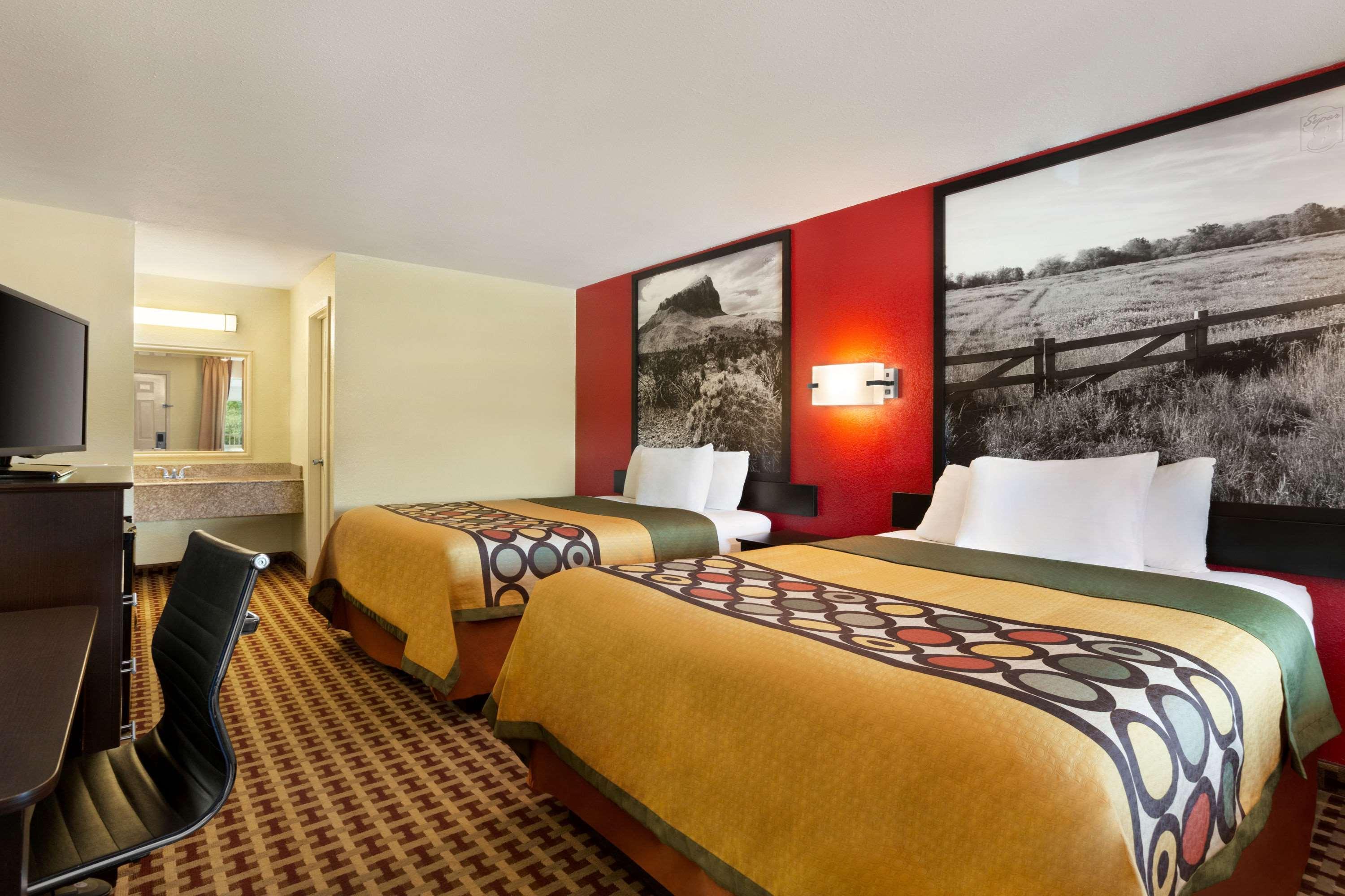 Super 8 By Wyndham Corsicana Exterior photo