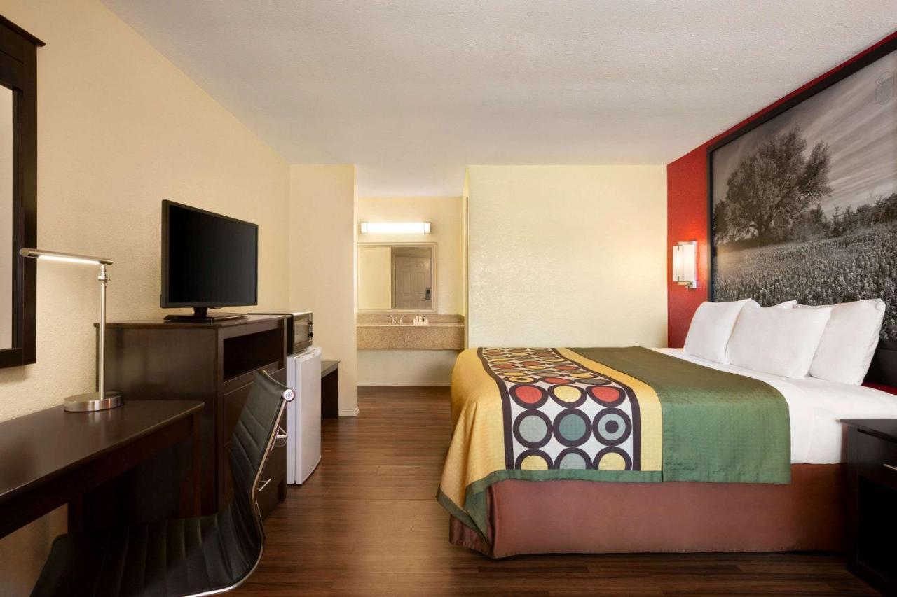 Super 8 By Wyndham Corsicana Exterior photo